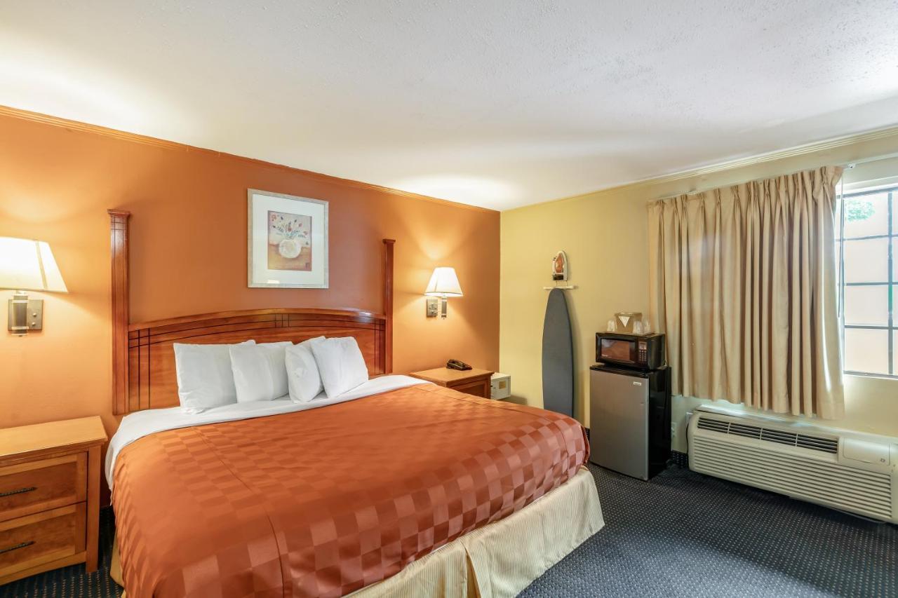Red Carpet Inn - Стемфорд Екстер'єр фото
