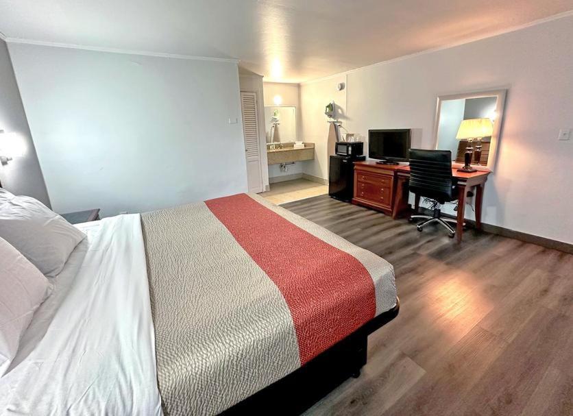 Red Carpet Inn - Стемфорд Екстер'єр фото