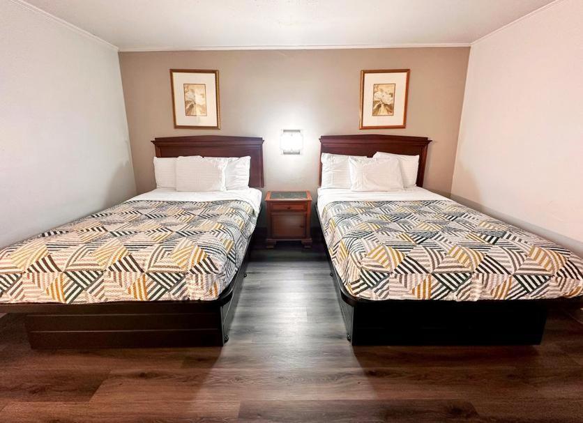 Red Carpet Inn - Стемфорд Екстер'єр фото